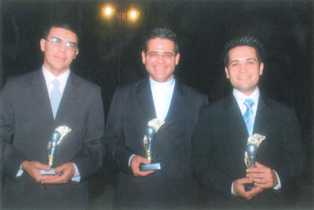 Prêmio Microfone de Prata pelo programa Manhã Total e sua valorização da Cidadania e Direitos Humanos - 17 de julho de 2007 - Belém-PA 