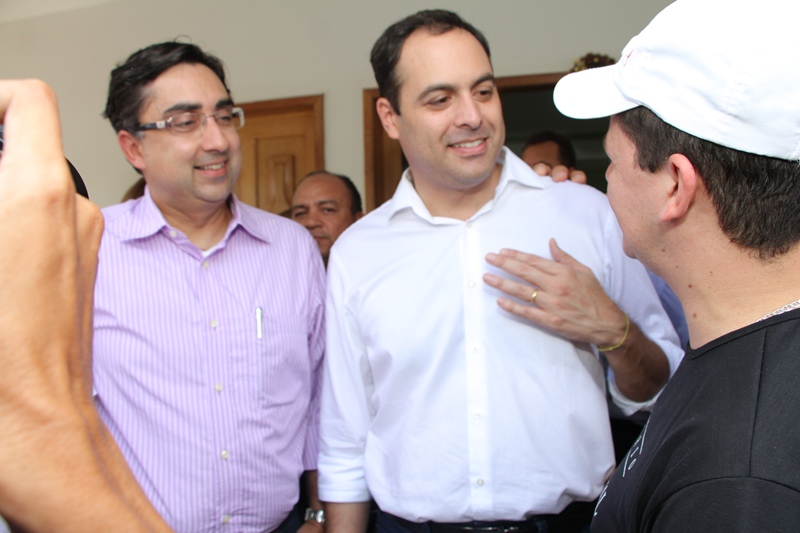 Roberto Tavares (Compesa), e Paulo Câmara escutam o promotor Lúcio Almeida.