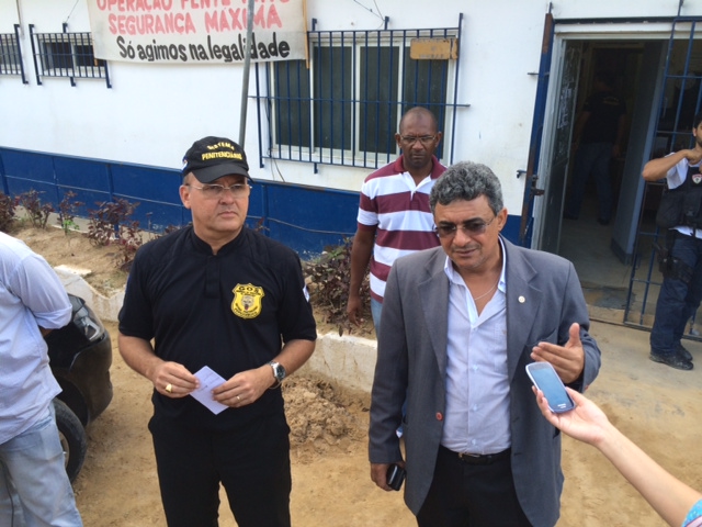 Detentos pedem a volta do promotor Marcellus Ugiette, que já atuou no Pajeú. 