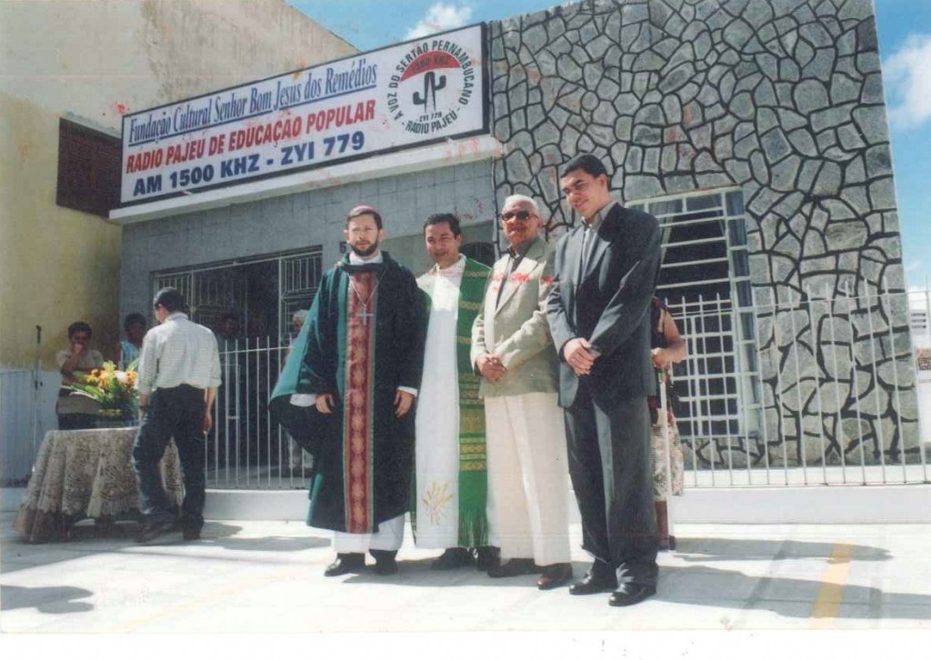 Com Dom Luis Pepeu, Mons. João Acioly, Dr Jesus Lima - Formação da Fund. Cultural Sr Bom Jesus dos Remédios - 2002